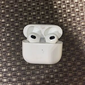 Apple AirPods Gen 3